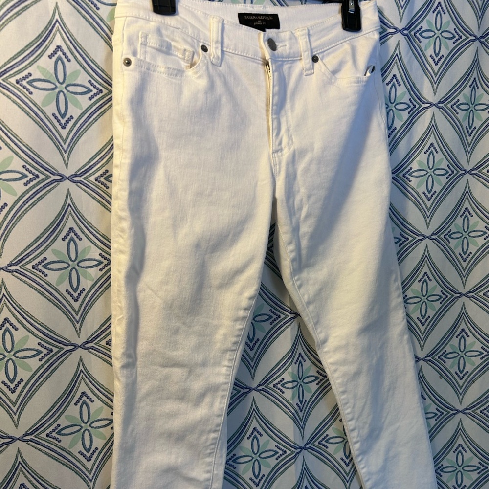 Banana Republic White Skinny Fit Jeans NWOT w/ Classic Fit and 5 Pockets Zipper